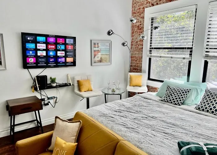 Studio Oasis In Hollywood